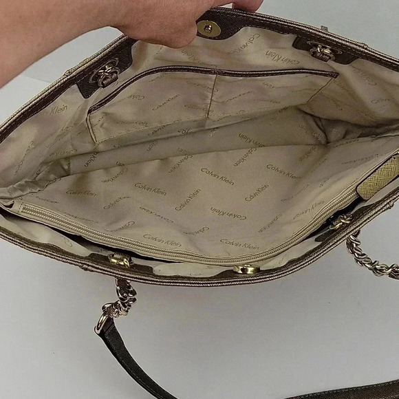 Calvin Klein Saffiano Tote Gold w/ Gold tone Chain Detail - Picture 10 of 16
